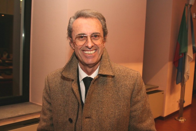 L’ex consigliere provinciale sorprende i ladri in casa e li fa scappare