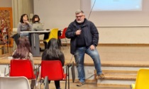 Il sindaco Bono sale in cattedra alla scuola media "Stoppani"