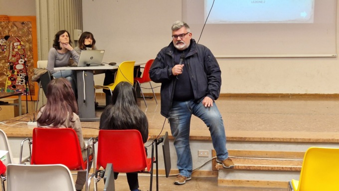 Il sindaco Bono sale in cattedra alla scuola media “Stoppani”