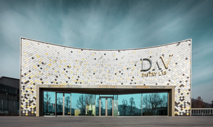 La nuova sede del DaV Pastry Lab: una facciata preziosa come uno scrigno