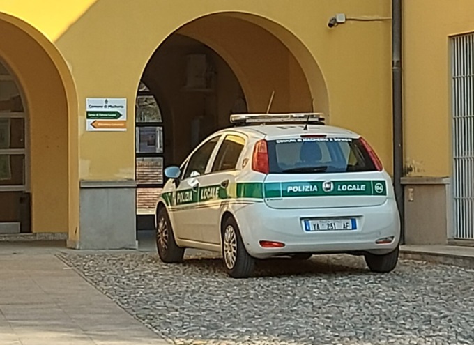 Tagliate le gomme alle auto della Polizia locale