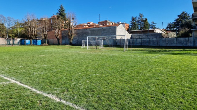 La porta… si storta dopo il rigore, la partita è da ripetere?