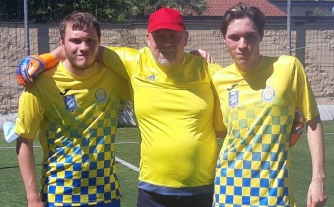 Un calcio al pallone e alle differenze