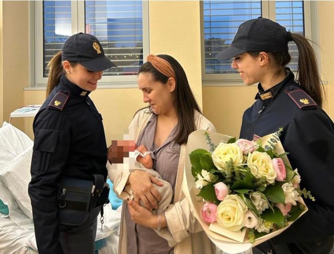 Sta per partorire, scortata in ospedale dalla Polizia