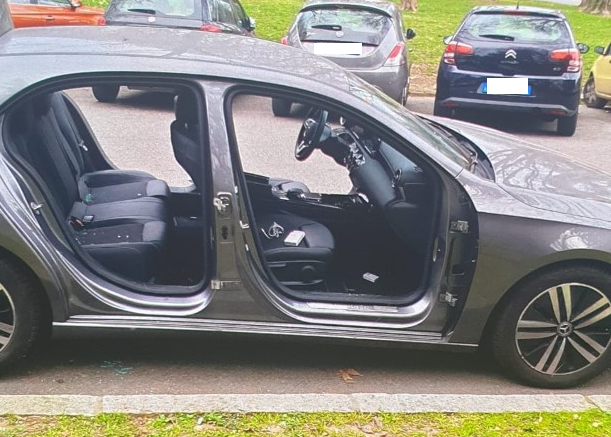 Mercedes cannibalizzata: rubate anche le portiere