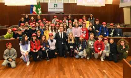 Gli alunni della scuola elementare in visita a Palazzo Lombardia