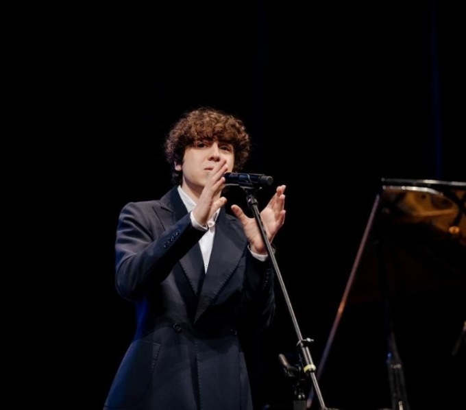 Mattia Campisi cerca il grande salto nella musica con il… Paracadute