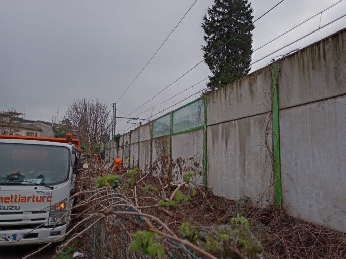 Ferrovie Nord Milano ripulisce l’area vicino alla stazione