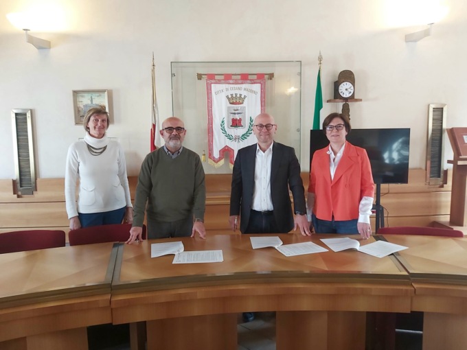 Il Comune sigla un’intesa con gli istituti cesanesi per una scuola aperta al territorio e alla comunità