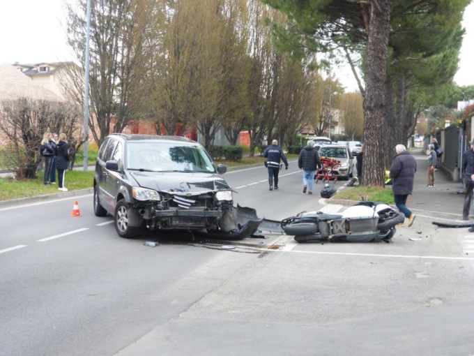 Incidente in moto, è un volontario dei Vigili del fuoco