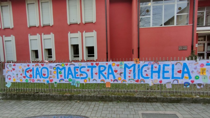 “Ciao maestra Michela”, la scuola piange il sorriso dell’amata insegnante