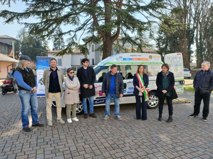 Un nuovo pulmino per l’Associazione Volontari Trasporto di Usmate Velate