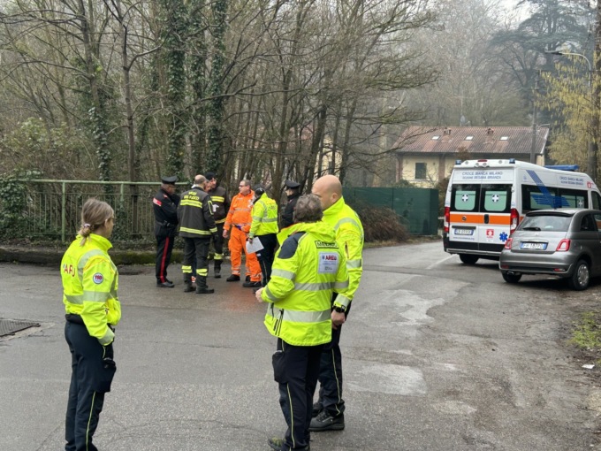 Tragedia a Carate, giovane si toglie la vita sotto il ponte
