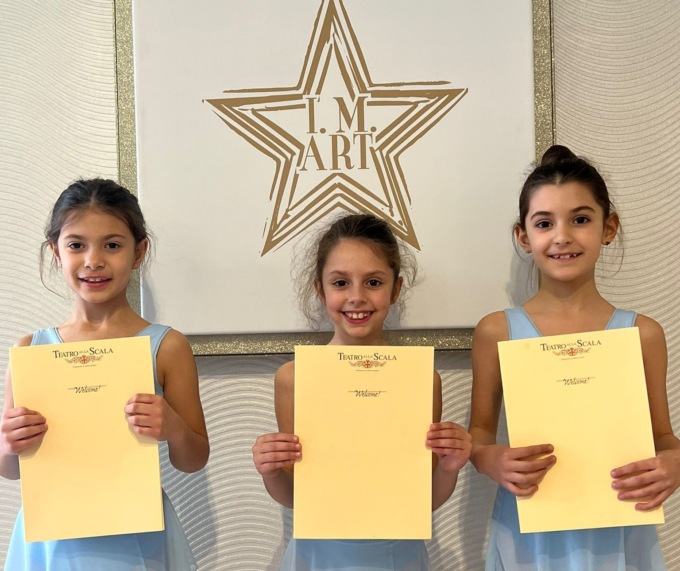 Carate, tre piccole ballerine di scena alla Scala