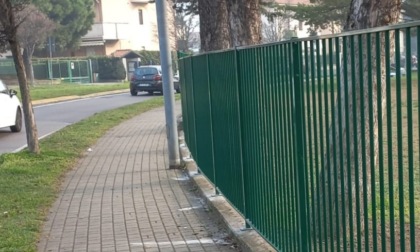 Alla scuola primaria Minotti sostituita la recinzione ammalorata