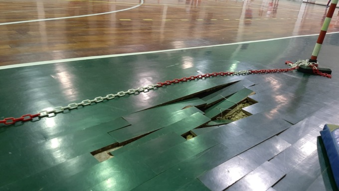 Palestra colabrodo: la Federazione pallacanestro dichiara l’inagibilità