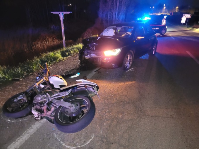 Incidente a Renate: il motociclista era senza assicurazione e revisione