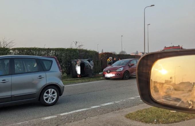 Finisce fuori strada con l’auto: soccorsa una 21enne