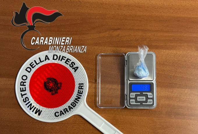 Non si ferma all’alt: aveva cocaina nelle mutande