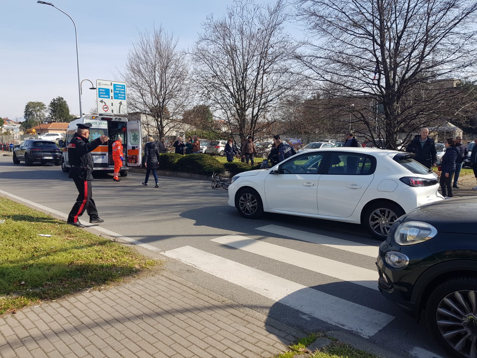 Ciclista Investito Davanti Alla Caserma Dell Arma Prima Monza