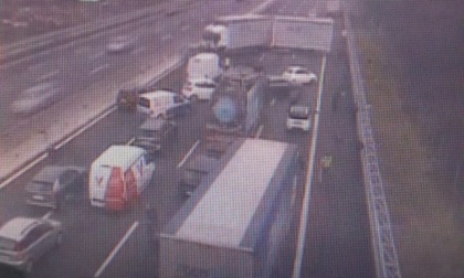 Mezzo pesante in avaria, chiuso tratto di autostrada A4