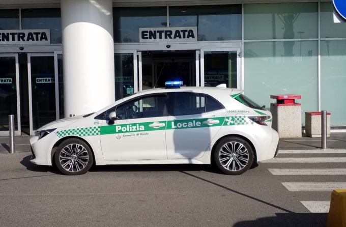 Tenta di rubare una tv in un supermercato di Desio ma viene beccato