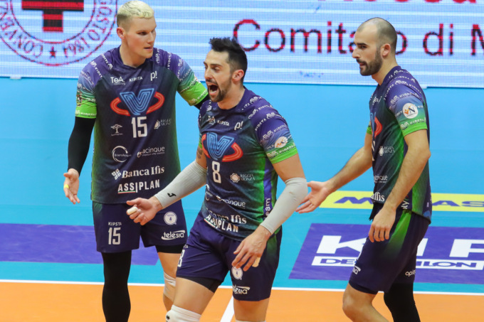 Prestazione di squadra favolosa per la Vero Volley Monza che batte 3-0 Siena