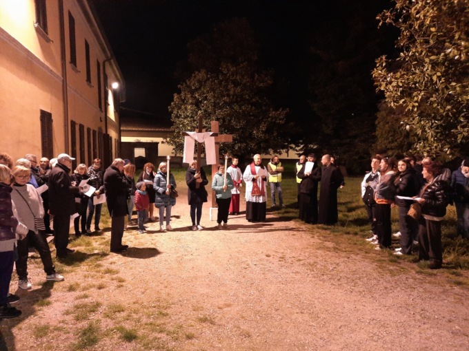 A Carate la Via Crucis del Venerdì santo con 350 fedeli