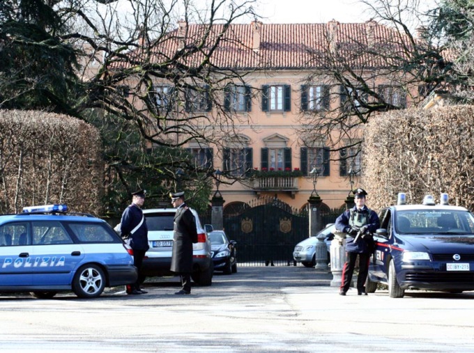 “Berlusconi è mio papà”: cerca di entrare a Villa San Martino e viene arrestato