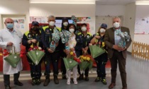 La Protezione Civile di Ornago dona uova di Pasqua e tulipani ai piccoli degenti dell'ospedale di Vimercate