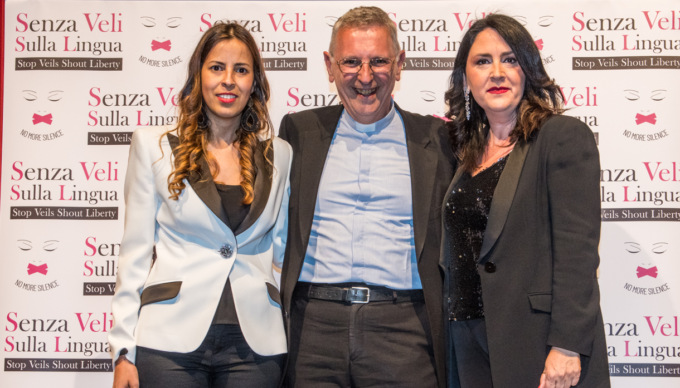 Musica e cabaret per i 10 anni di Senza Veli sulla Lingua