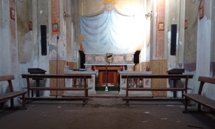 Incursione nella chiesetta di Villa Agnesi, ignoti sfondano il portone