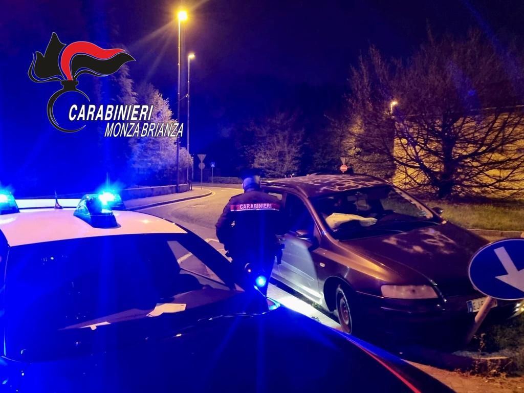 Giussano, incidente via Cavera carabinieri rotonda