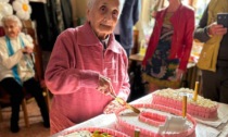 Zia Tina festeggia   100 anni con nipoti e sindaco