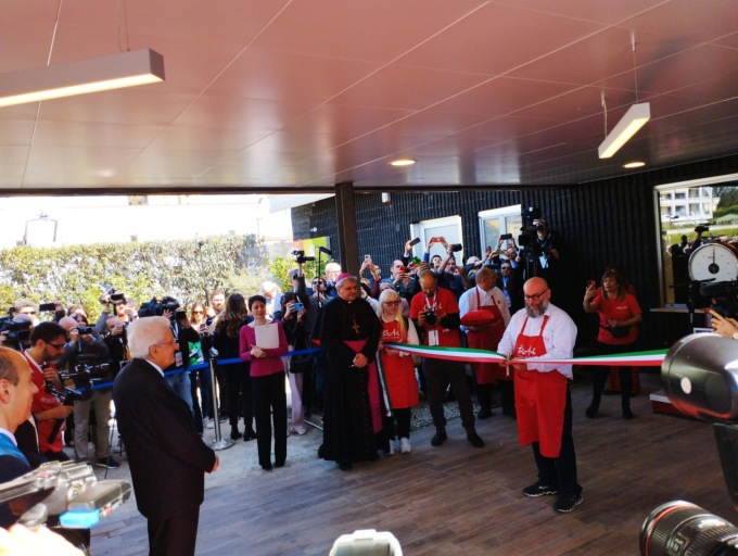 Il presidente Mattarella inaugura PizzAut