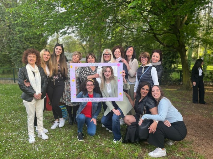 Festa all’asilo nido, per salutare la storica cuoca che va in pensione