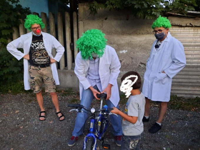 Papà volontari riparano le bici e le donano