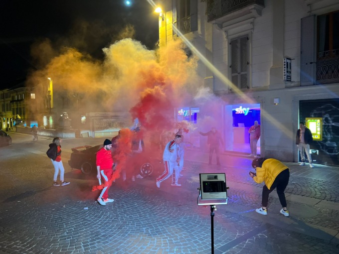 Fumogeni e musica a tutto volume: cosa è successo ieri sera a Monza