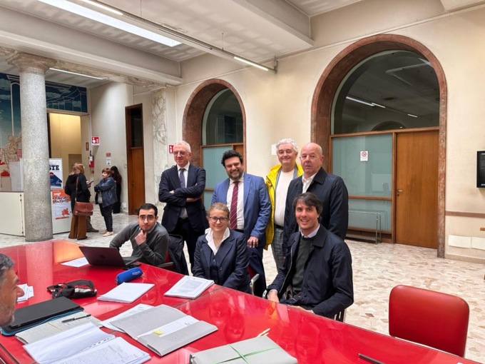 Firmato l’atto notarile per l’acquisto della Torre incompiuta di Desio
