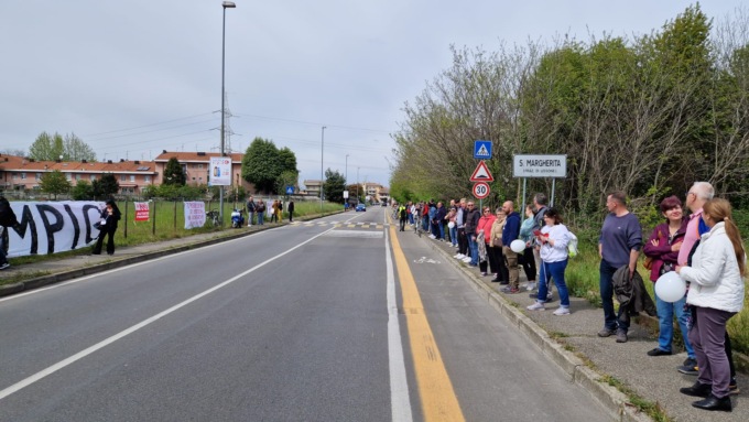 La prima catena umana contro Pedemontana
