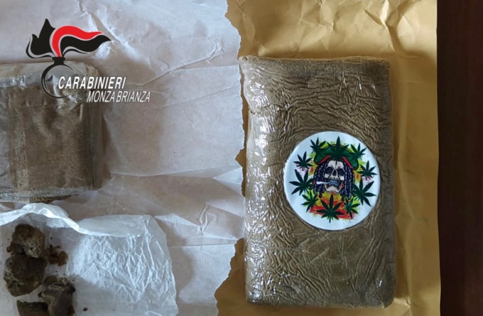 Pacco sospetto nell’ufficio postale: i dipendenti chiamano i Carabinieri che lo aprono e trovano la droga