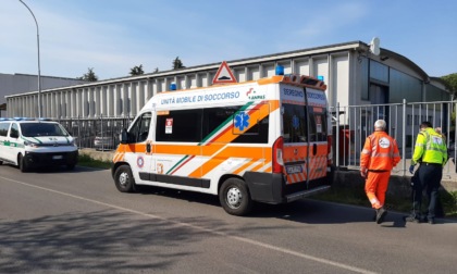 Paura a Meda per un automobilista finito contro un muro e un operaio caduto dalla scala