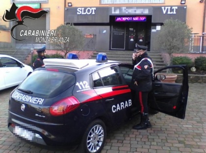 Rapina la sala giochi e fugge con 12mila euro, ma i Carabinieri lo arrestano