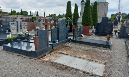 Sbagliano a esumare la tomba al cimitero
