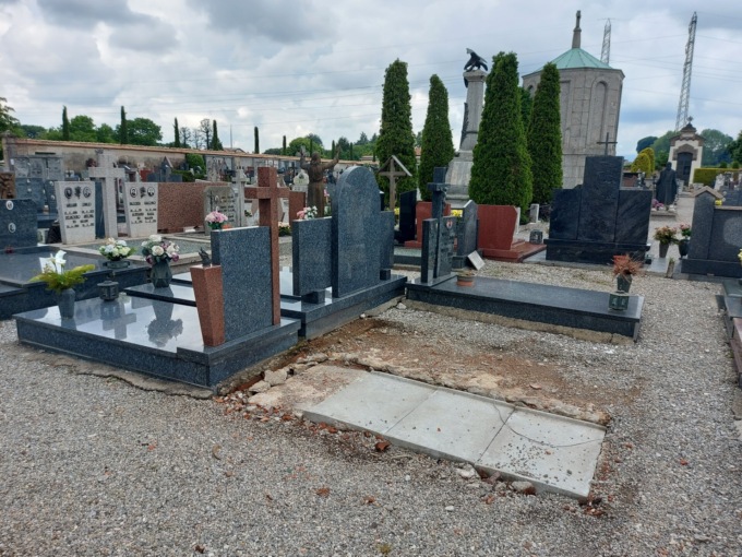 Sbagliano a esumare la tomba al cimitero