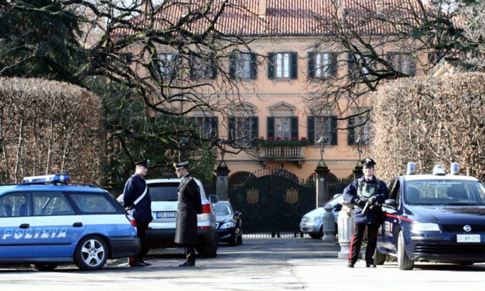 Tentò di entrare a Villa San Martino urlando “Berlusconi è mio papà”: disposta la perizia psichiatrica