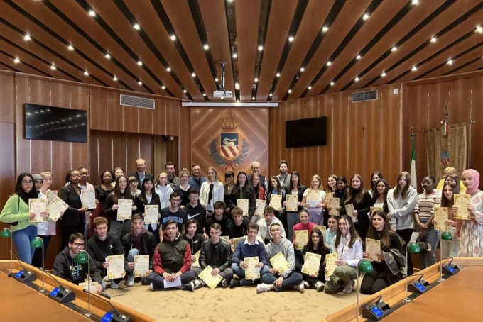 Borse di studio e assegni per gli studenti eccellenti