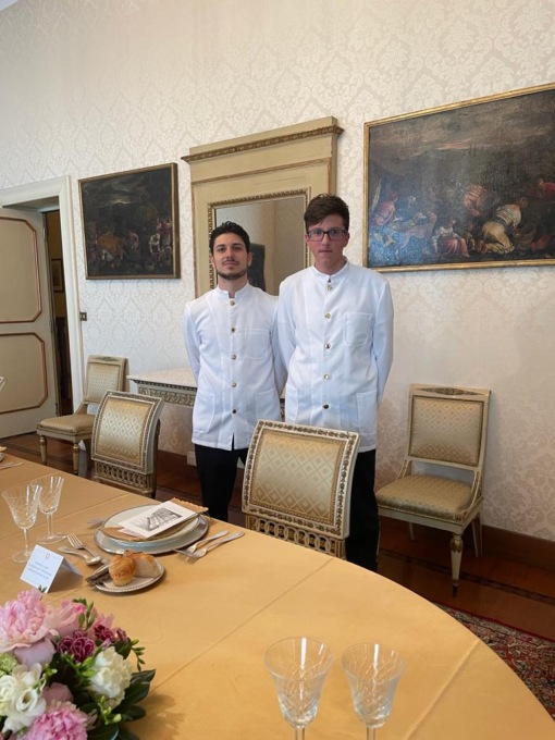 Hanno servito al tavolo il Presidente della Repubblica