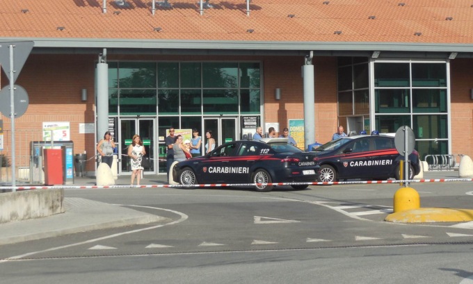 Ruba del formaggio e lo nasconde nel giubbotto… rubato: preso dai Carabinieri