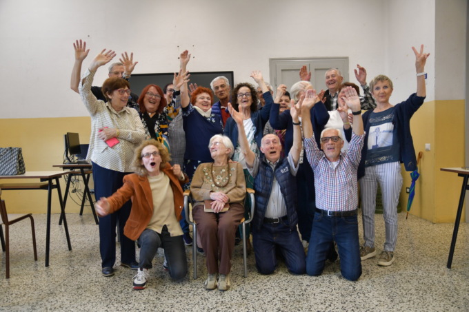 Quelli della classe 1953…  di nuovo in aula, per festeggiare la storica maestra